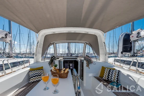 Oceanis 38.1 - Yacht Charter Sailica