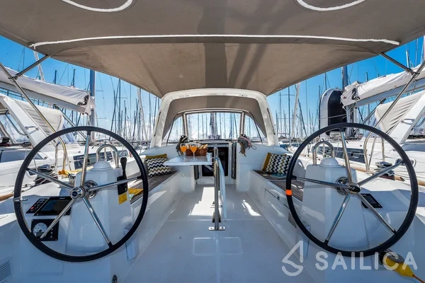 Oceanis 38.1 - Yacht Charter Sailica