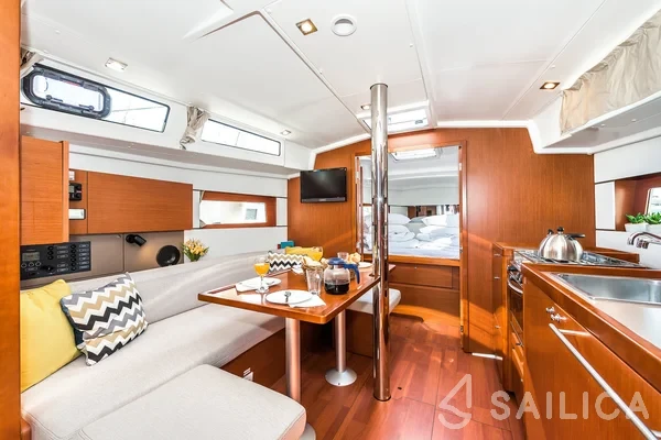 Oceanis 38.1 - Yacht Charter Sailica