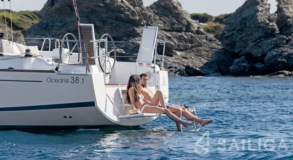 Oceanis 38.1 - Yacht Charter Sailica