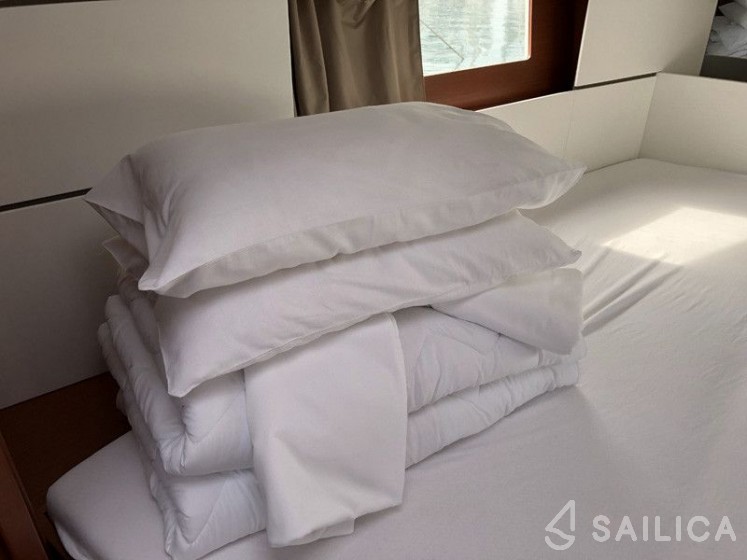 Oceanis 38.1 - Yacht Charter Sailica