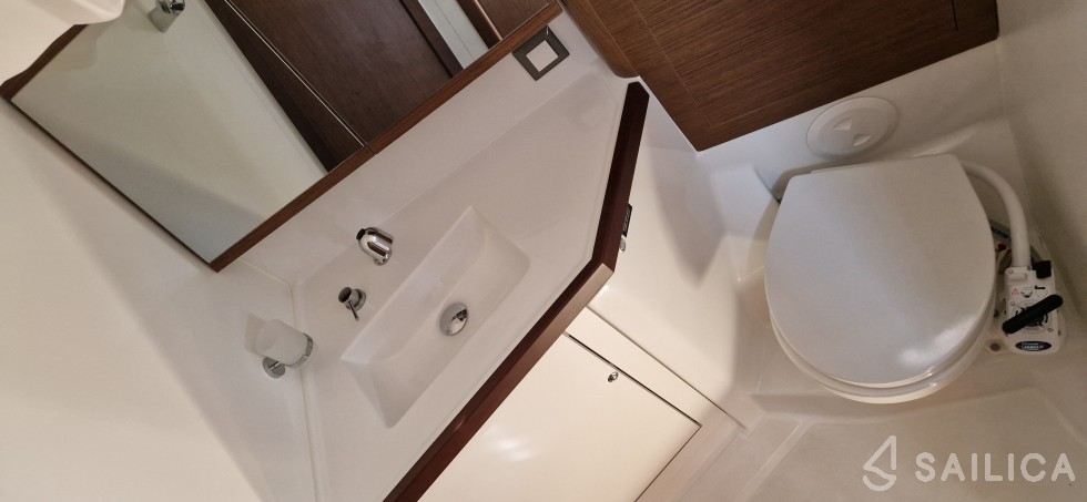 Oceanis 46.1 - Yacht Charter Sailica