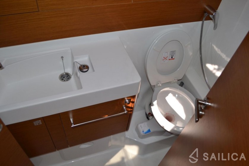 Sun Odyssey 519 - Yacht Charter Sailica