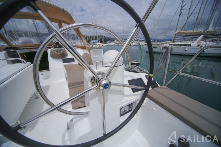 Sun Odyssey 519 - Yacht Charter Sailica