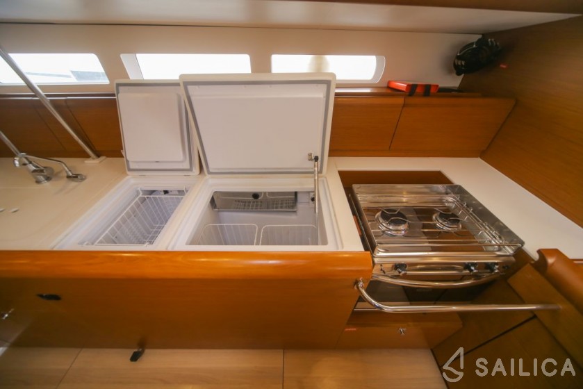 Sun Odyssey 519 - Yacht Charter Sailica