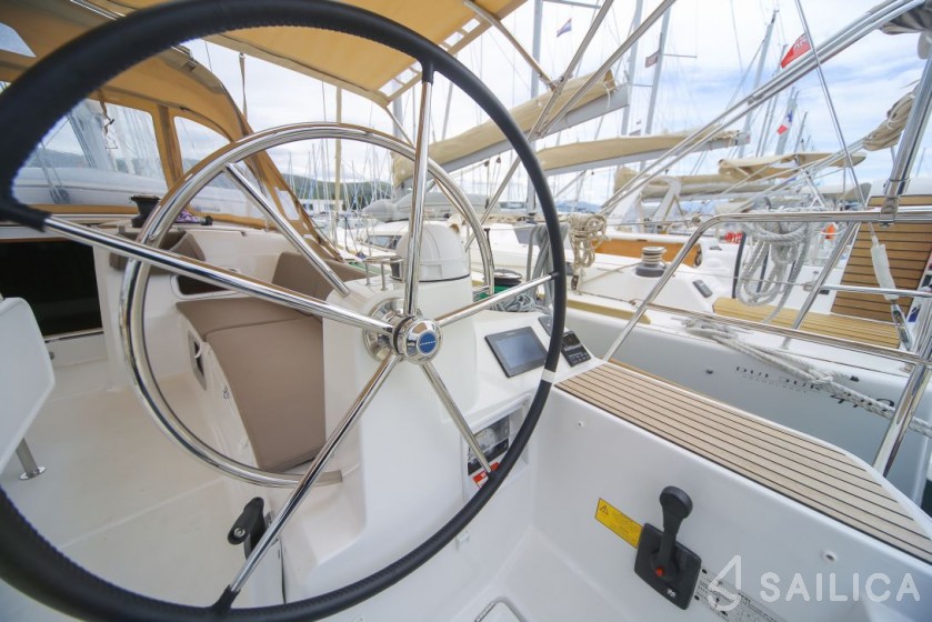 Sun Odyssey 519 - Yacht Charter Sailica