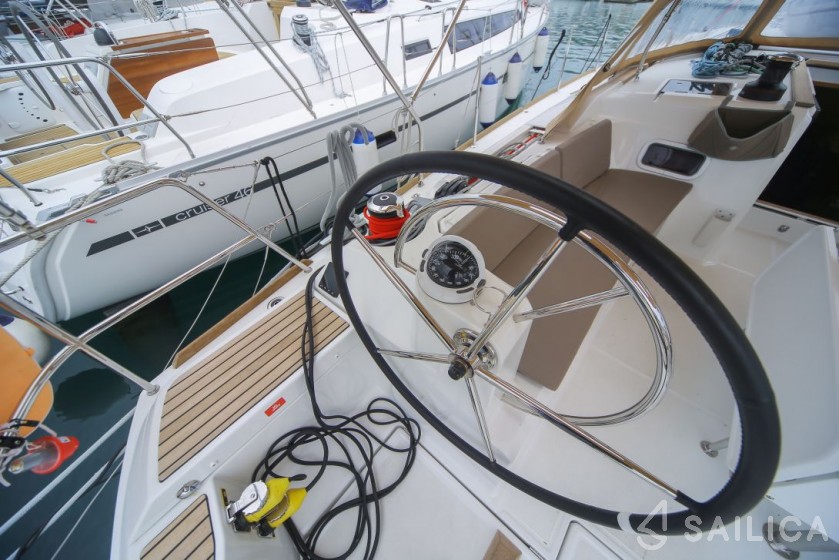 Sun Odyssey 519 - Yacht Charter Sailica
