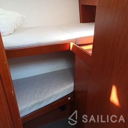 Oceanis 48 - Yacht Charter Sailica