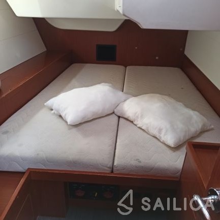 Oceanis 48 - Yacht Charter Sailica