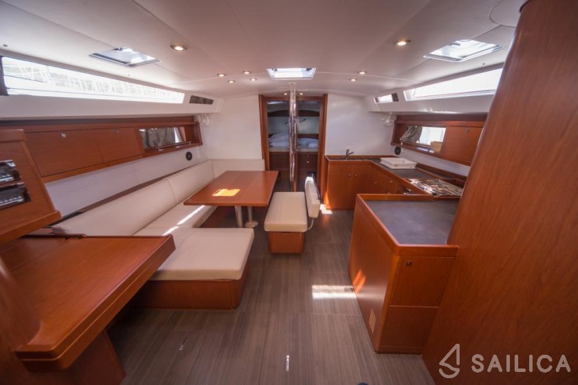 Oceanis 48 - Yacht Charter Sailica