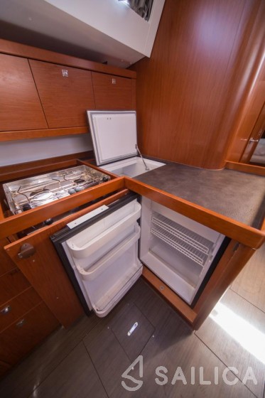 Oceanis 48 - Yacht Charter Sailica