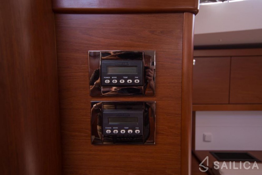 Oceanis 48 - Yacht Charter Sailica