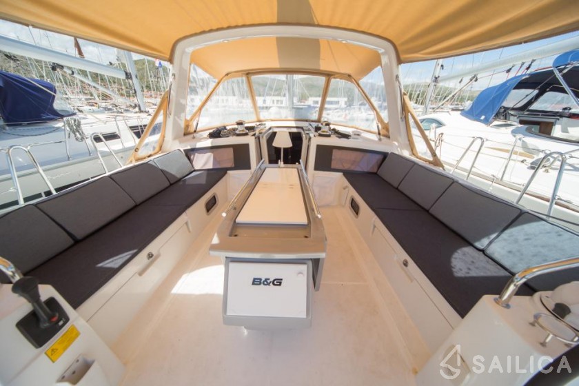 Oceanis 48 - Yacht Charter Sailica