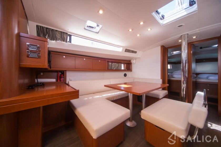Oceanis 48 - Yacht Charter Sailica