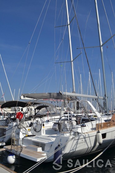 Oceanis 48 - Yacht Charter Sailica