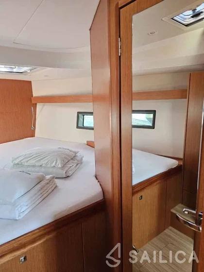 Bavaria C42 - Yacht Charter Sailica