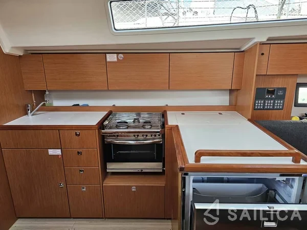 Bavaria C42 - Yacht Charter Sailica