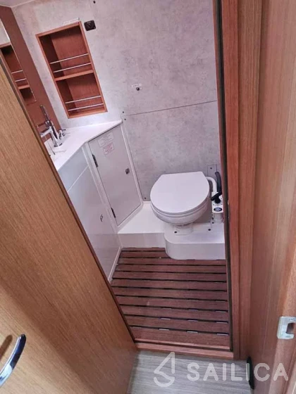 Bavaria C42 - Yacht Charter Sailica