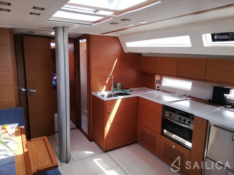 More 55 - Yacht Charter Sailica