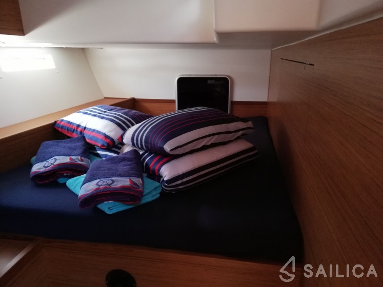 More 55 - Yacht Charter Sailica