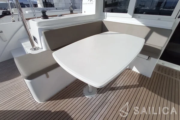 Lagoon 40 - Yacht Charter Sailica