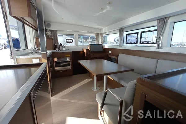 Lagoon 40 - Yacht Charter Sailica