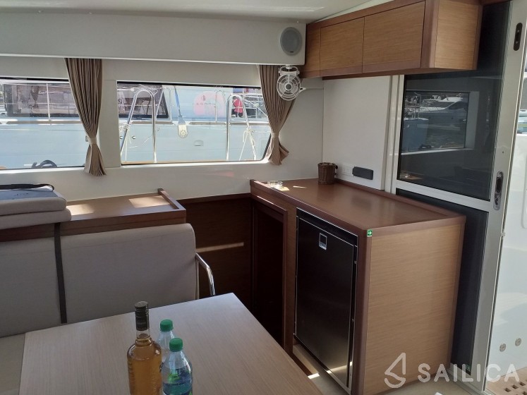 Lagoon 40 - Yacht Charter Sailica