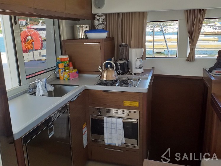 Lagoon 40 - Yacht Charter Sailica