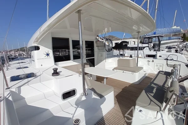 Lagoon 40 - Yacht Charter Sailica