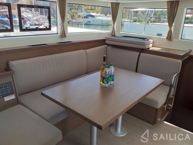 Lagoon 40 - Yacht Charter Sailica