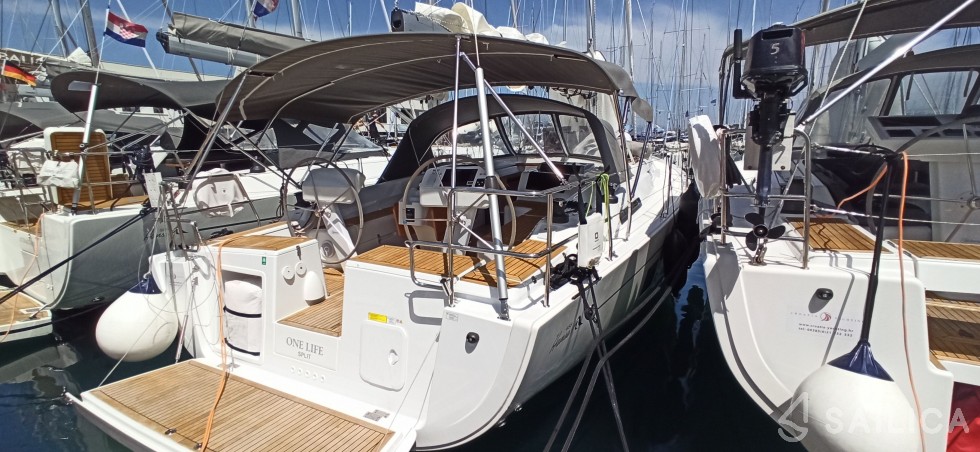 Hanse 458 - Yacht Charter Sailica