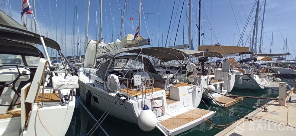Hanse 458 - Yacht Charter Sailica