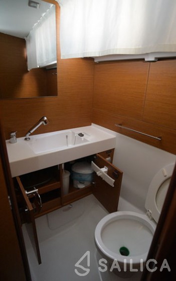 Sun Odyssey 479 - Yacht Charter Sailica