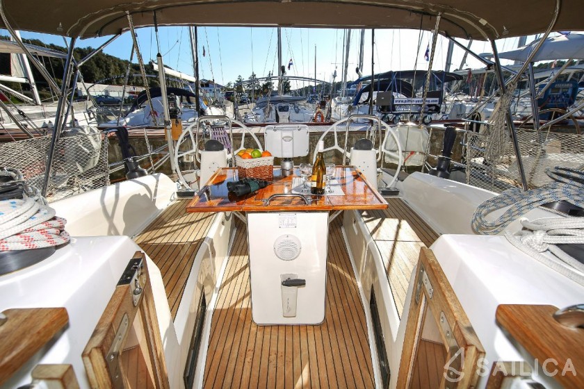 Bavaria 40 Cruiser - Yacht Charter Sailica