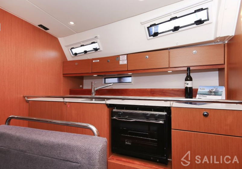 Bavaria 40 Cruiser - Yacht Charter Sailica