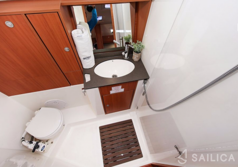 Bavaria 40 Cruiser - Yacht Charter Sailica