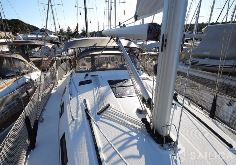 Bavaria 40 Cruiser - Yacht Charter Sailica