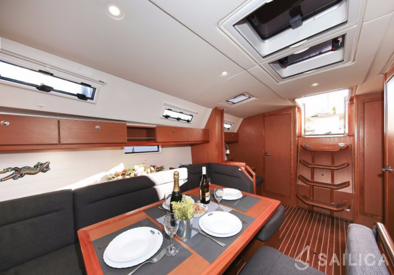 Bavaria 40 Cruiser - Yacht Charter Sailica