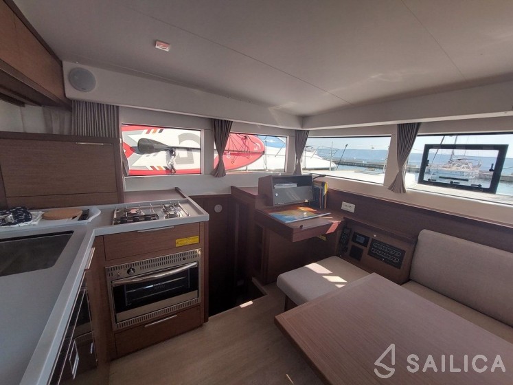 Lagoon 40 - Yacht Charter Sailica