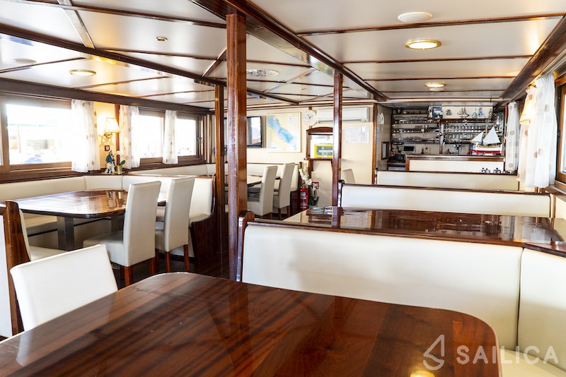 Motoryacht - Yacht Charter Sailica