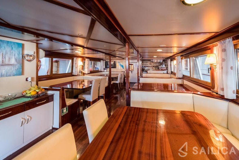 Motoryacht - Yacht Charter Sailica