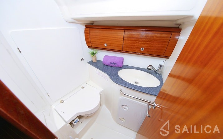 Bavaria 44 - Yacht Charter Sailica