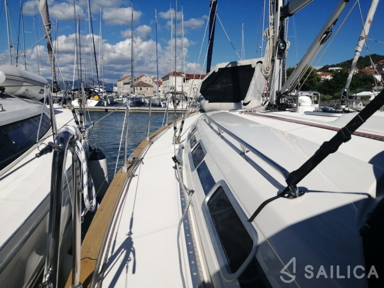 Bavaria 44 - Yacht Charter Sailica