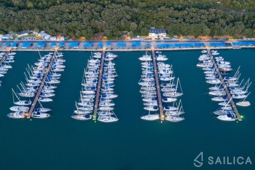 Hanse 458 - Yacht Charter Sailica