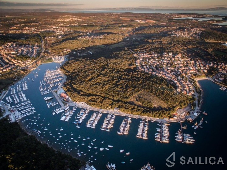 Hanse 458 - Yacht Charter Sailica
