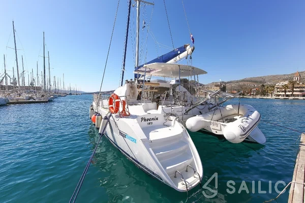 Lagoon 380 S2 - Yacht Charter Sailica