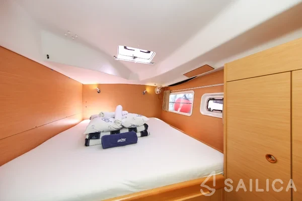 Lagoon 380 S2 - Yacht Charter Sailica