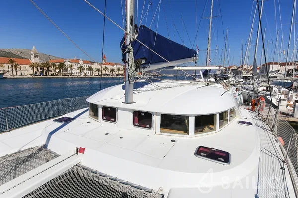 Lagoon 380 S2 - Yacht Charter Sailica