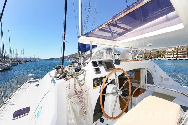 Lagoon 380 S2 - Yacht Charter Sailica