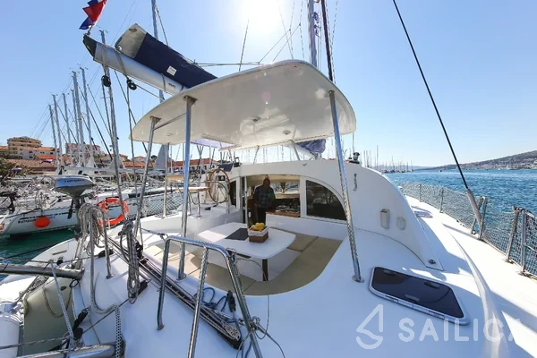Lagoon 380 S2 - Yacht Charter Sailica